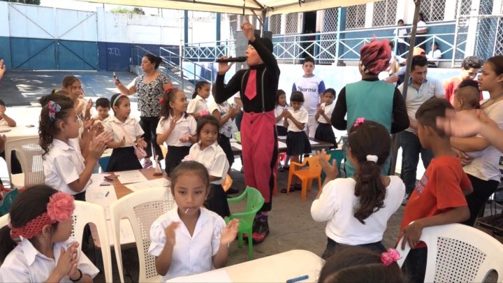 niños colegio mañana recreativa