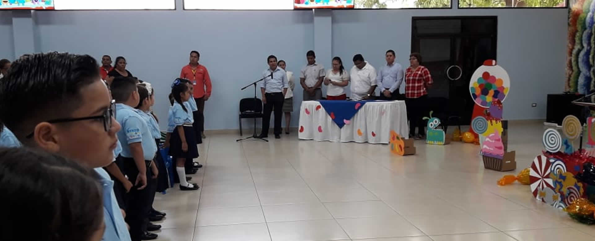 Niños participan en la final del XII Concurso de Lectura en Voz Alta