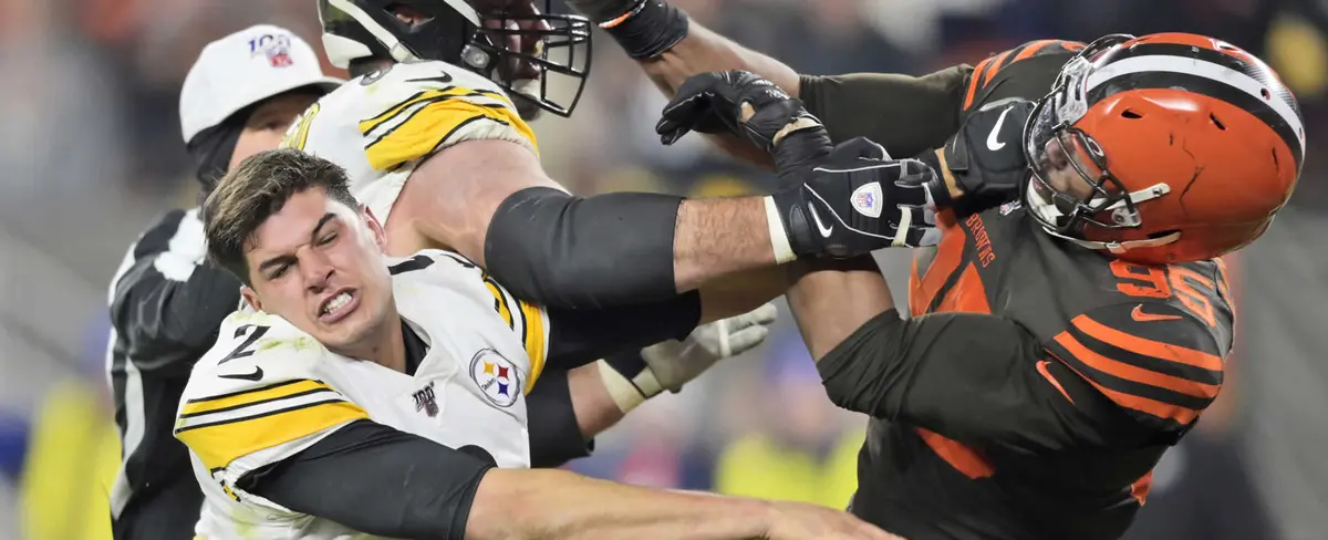 Salvaje pelea en el juego de los Browns y Steelers