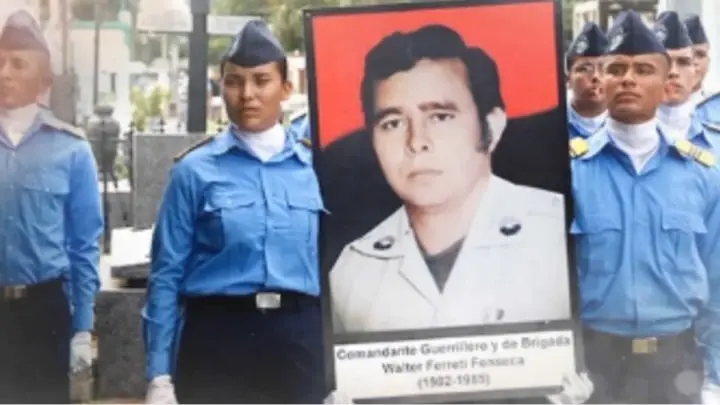 Polcía Nacional rinde homenaje al comandante Walter Ferretí