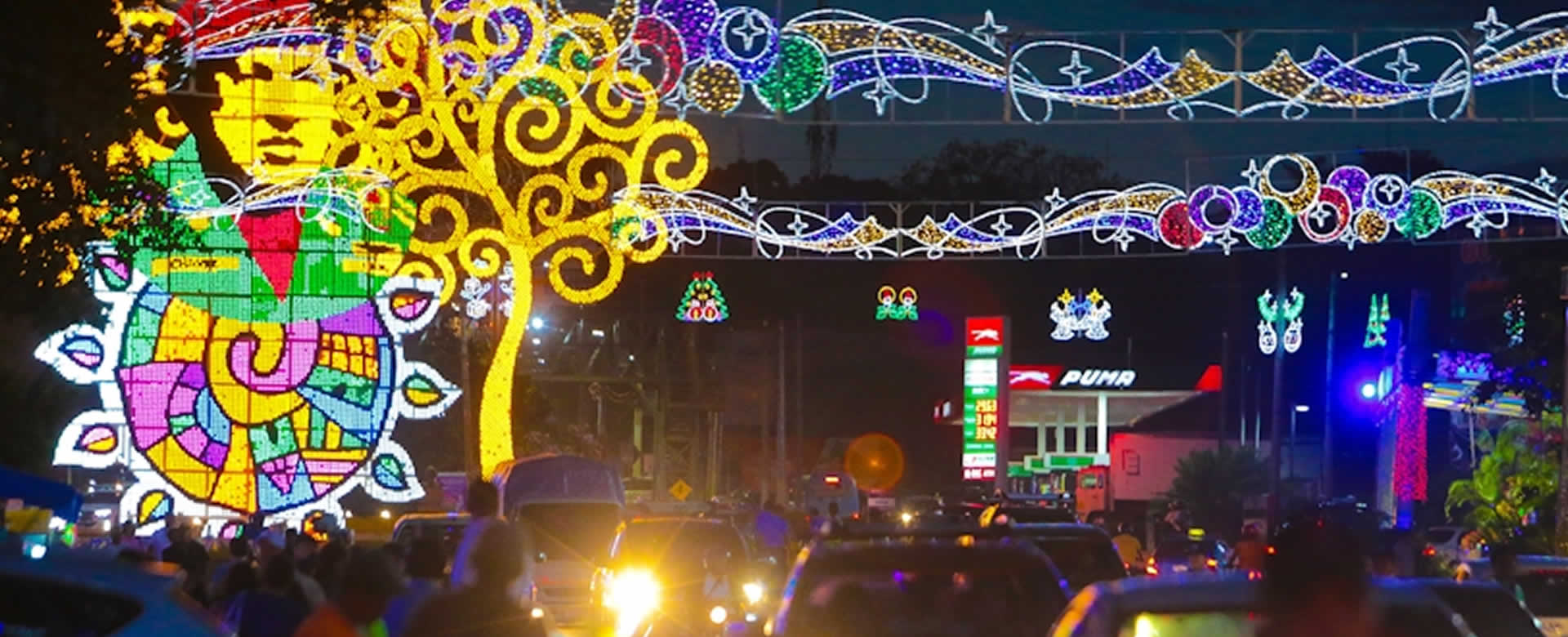 Altares a la Virgen María atraen a nicaragüenses en la Avenida Bolívar