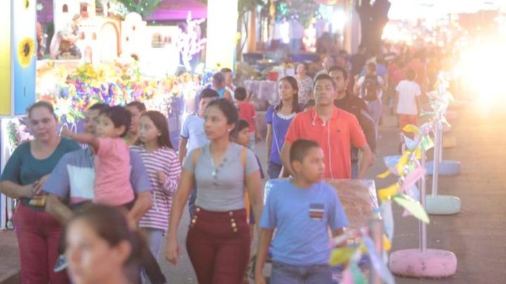 La Avenida más iluminada de Nicaragua sigue cautivando a sus visitantes 