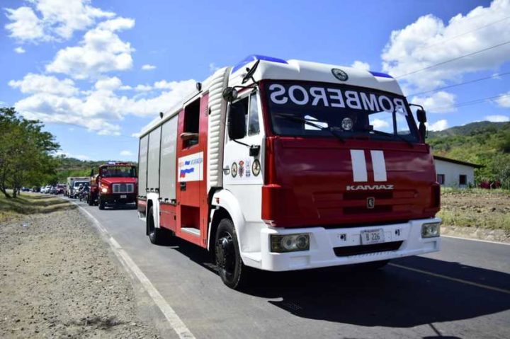 Familias de El Jicaral celebran la inauguran de estación de bomberos 