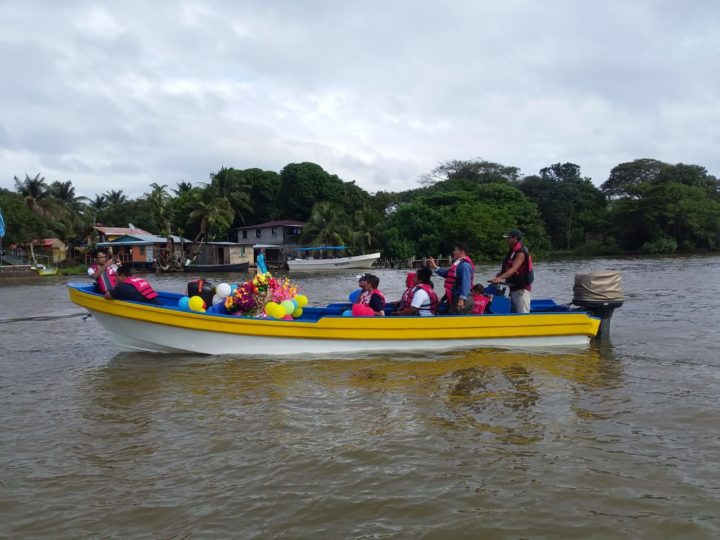 Familias de Bluefields celebran por primera vez La Purísima Acuática