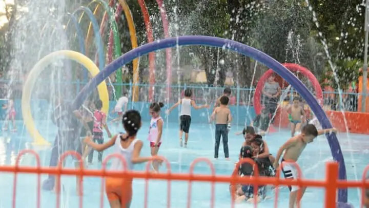 Familias se divierte en los espacios recreativos de Managua