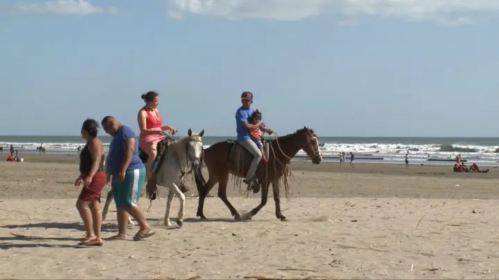 Negocios de Masachapa y Pochomil listos para vacaciones de diciembre 