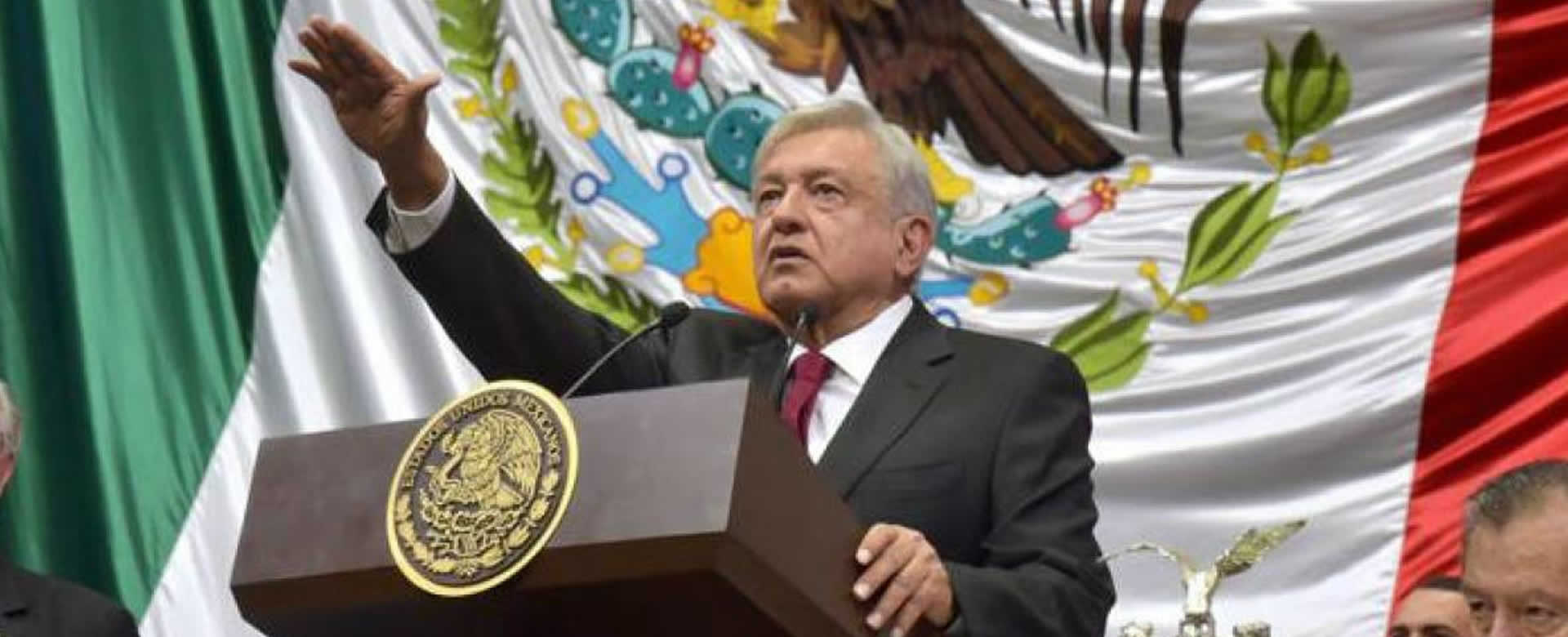 Presidente de México anuncia aumento de 20% del salario mínimo