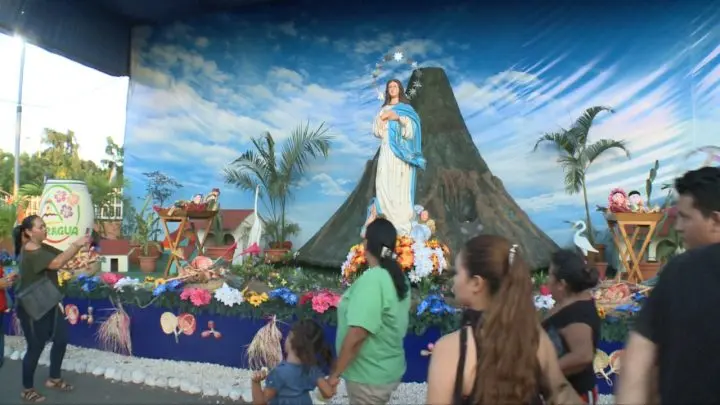 La avenida más iluminada de Nicaragua con aires decembrinos