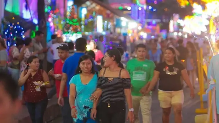 Avenida Bolívar cautiva a las familias en los últimos días del año