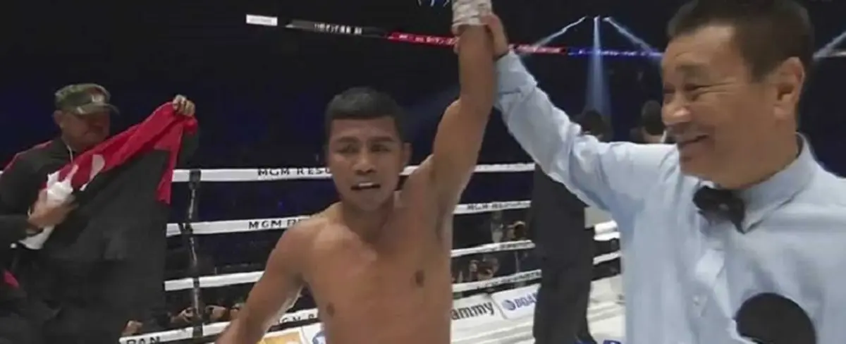 En tan solo dos rounds Chocolatito noquea al filipino Diocos
