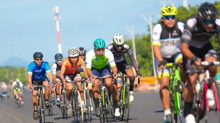 Ciclistas nacionales y extranjeros promueven hábitos saludables