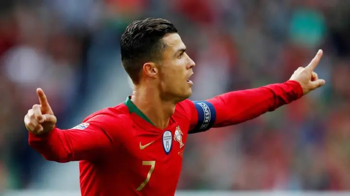 Cristiano Ronaldo causa revuelo en las redes sociales por foto navideña 