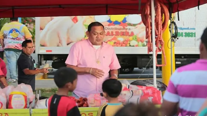 Celebran Primera Feria del pollo en el Puerto Salvador Allende