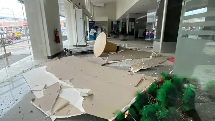 Terremoto de magnitud 6.8 azoto fuertemente en Filipinas
