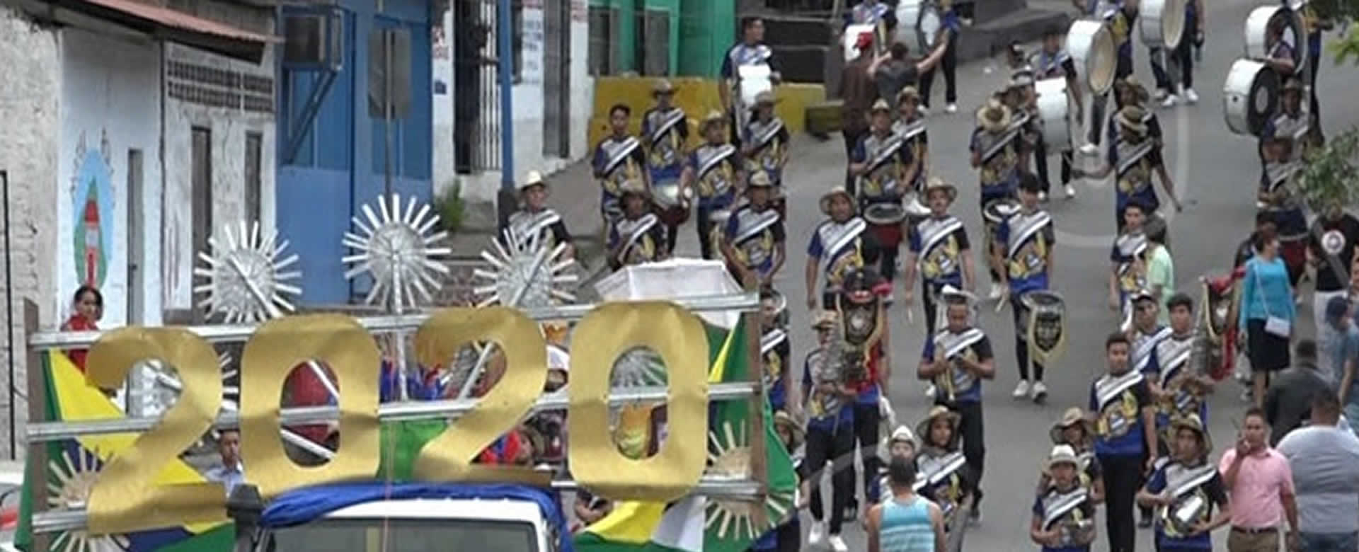 Familias de Boaco dan la bienvenida al año con un colorido carnaval