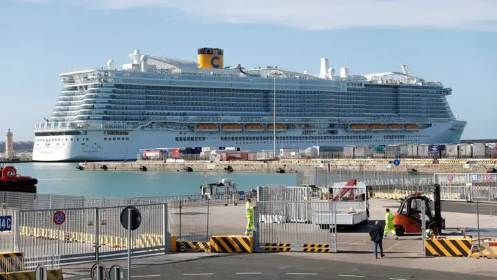  Italia: Detienen crucero con 6 mil personas por sospecha de coronavirus