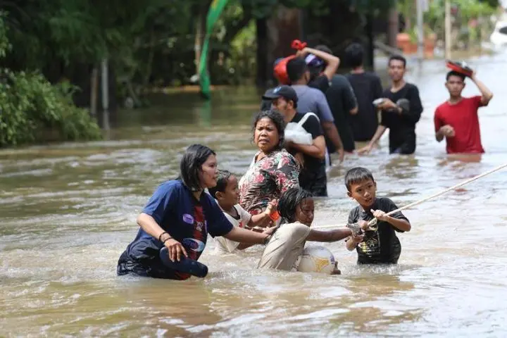 Inundaciones en Indonesia continúan, hasta el momento hay 60 muertos