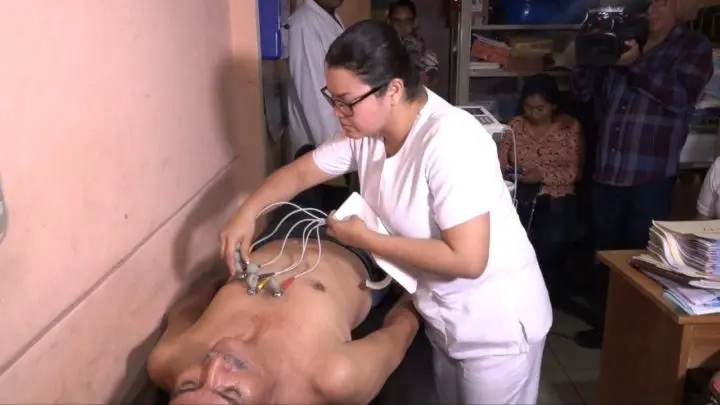 MINSA realiza jornada de electrocardiogramas en el Mercado Candelaria