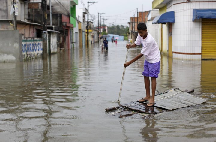 Muertos, heridos y daños materiales son parte de las inundaciones en Brasil