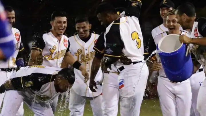 Ofilio Castro da la victoria del empate a los Leones de León