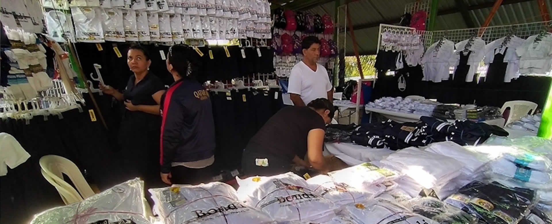 Parque de Ferias con grandes ofertas en uniformes y útiles escolares
