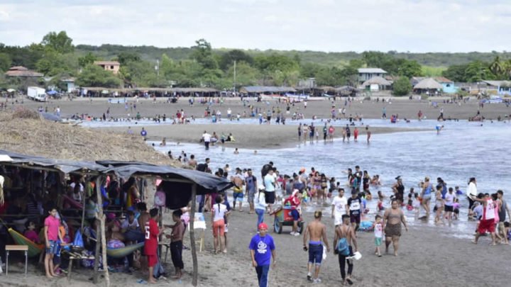 Poneloya y Las Peñitas reciben a turistas en inicio de Año Nuevo
