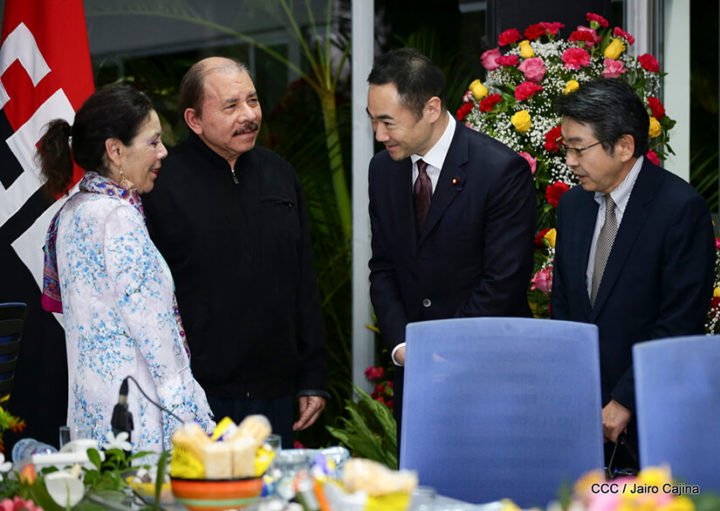 Daniel y Rosario se reúnen con el Ministro de Asuntos Exteriores de Japón