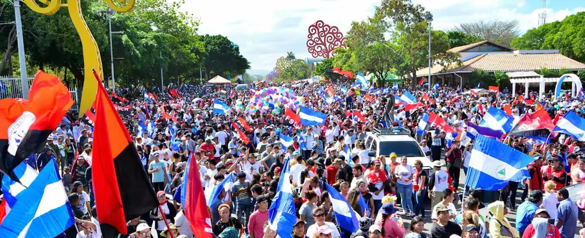 Nicaragüenses caminan por Rubén Darío en cantos de vida y esperanza