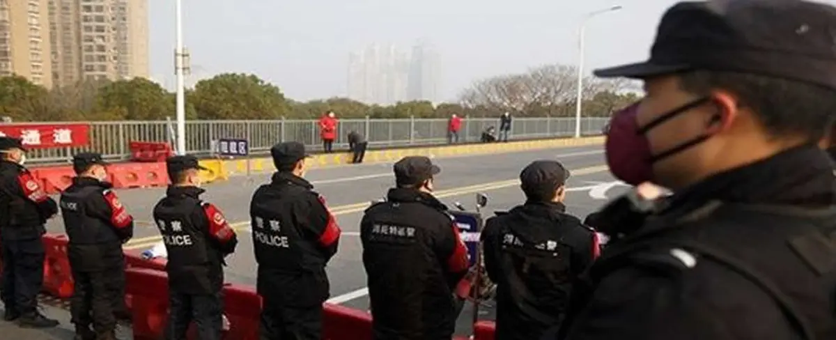 Autoridades de China reportan 213 víctimas fatales por coronavirus