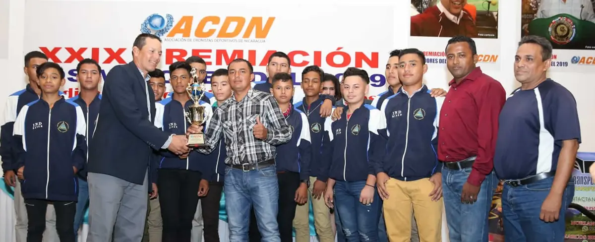 Cronistas deportivos reciben merecido premio por ser los mejores del 2019