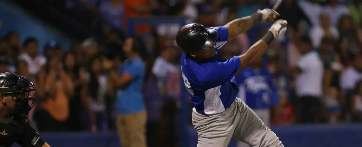 ¿Qué sucedería en caso de triple empate al finalizar el Round Robín?
