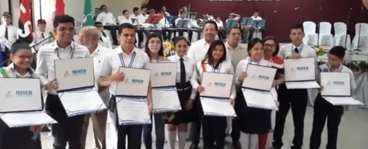 Juigalpa: Ministerio de educación premia a la excelencia académica