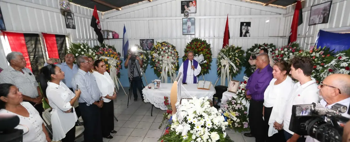 Familia y amigos le dan el último adiós a Mercedita Solís (Q.E.P.D.)