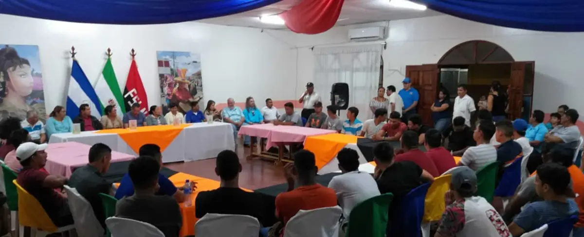 "Las Fieras del San Fernando" reciben uniforme deportivo en Masaya