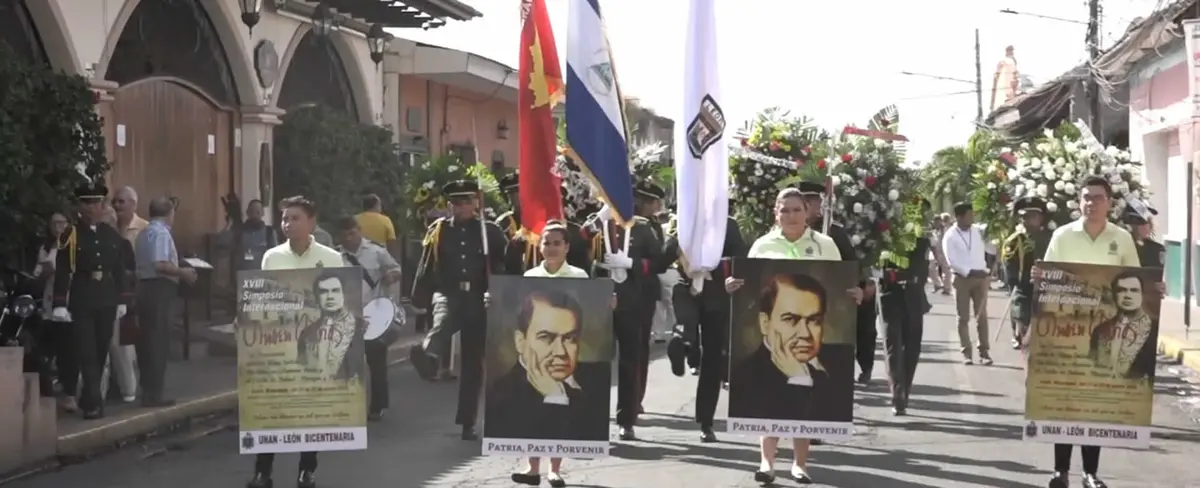 Familias de León celebran el 153 aniversario del natalicio de Rubén Darío