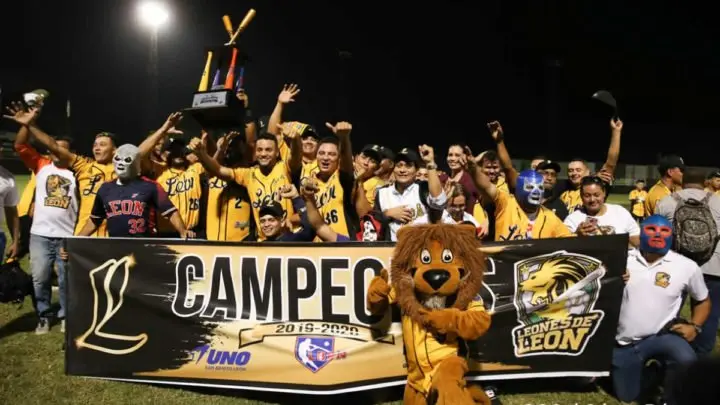 Leones de León, tetracampeones de la Liga Profesional