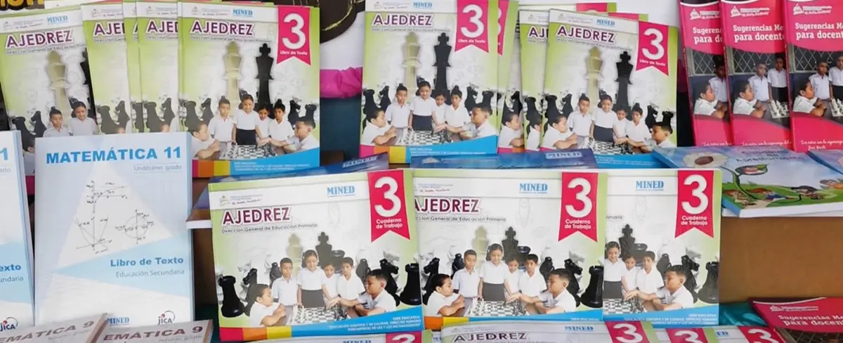 MINED distribuye 18 mil libros escolares en el distrito V de Managua