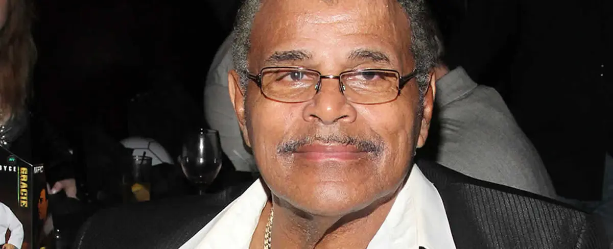 Muere Rocky Johnson, legendario luchador y padre de Dwayne 'la Roca' Johnson