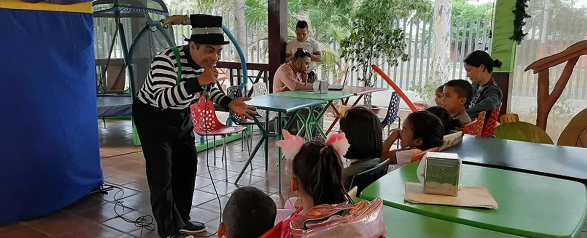 Niñez nicaragüense disfruta en la Hormiga de Oro en ocasión del Día de Reyes