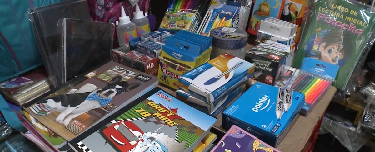 Continúan las ofertas de útiles escolares en el Mercado Roberto Huembes