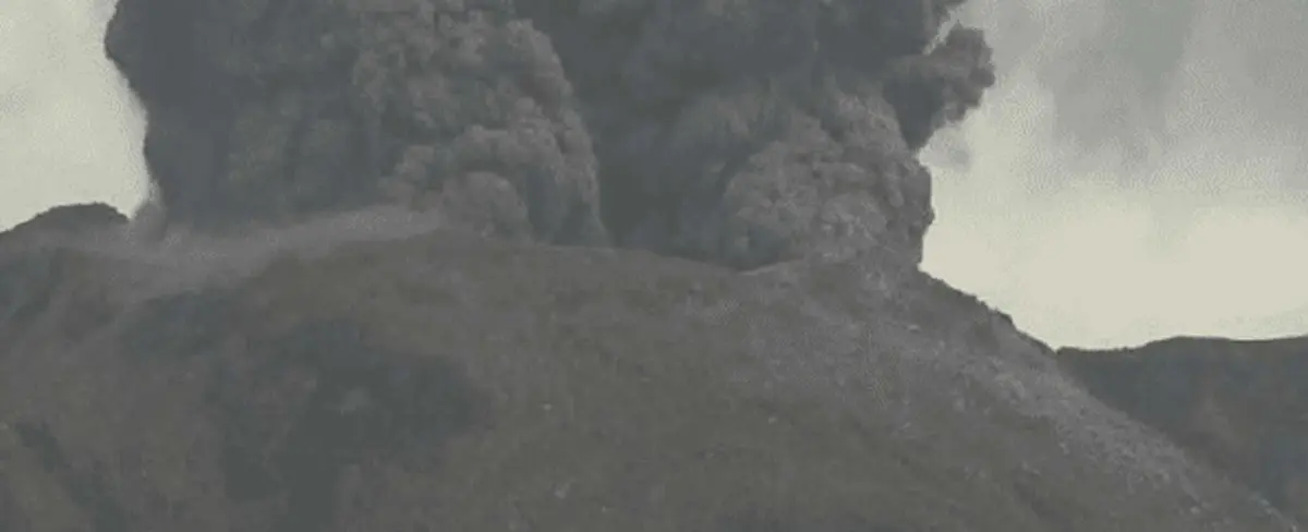 Alerta en Japón tras erupción de volcán shindake