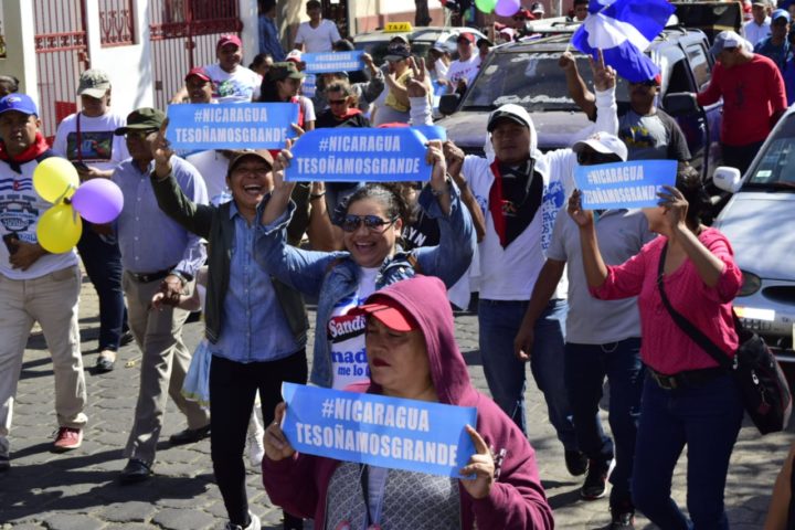 Familias realizan caminatas bajo el lema ¡Nicaragua te Soñamos Grande!