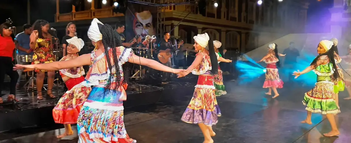 Primer Festival de las Artes vive una noche al ritmo del Palo de Mayo