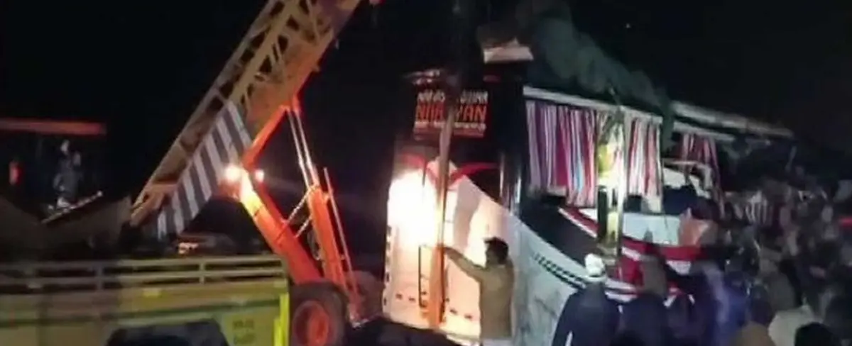 Accidente de tránsito deja decenas de heridos y 14 muertos en la India