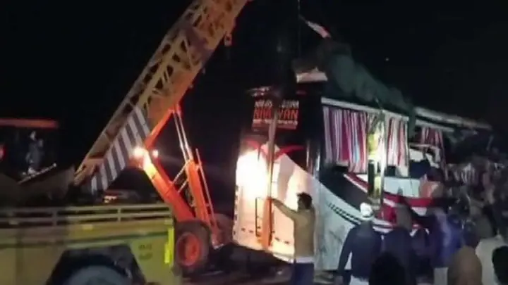 Accidente de tránsito deja decenas de heridos y 14 muertos en la India
