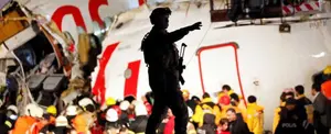 Un muerto tras estrellarse avión en Estambul