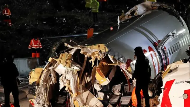 Avión colapsa al tratar de aterrizar en el Aeropuerto Sabiha Gokcen, Estambul