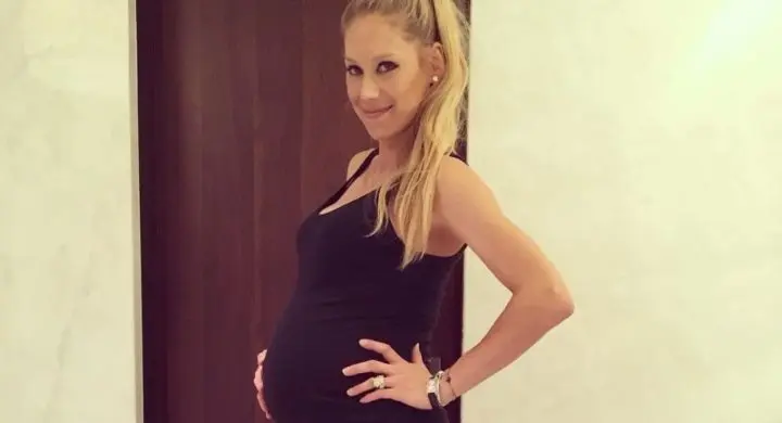 Enrique Iglesias y Anna Kournikova presentan imágenes de su tercera hija
