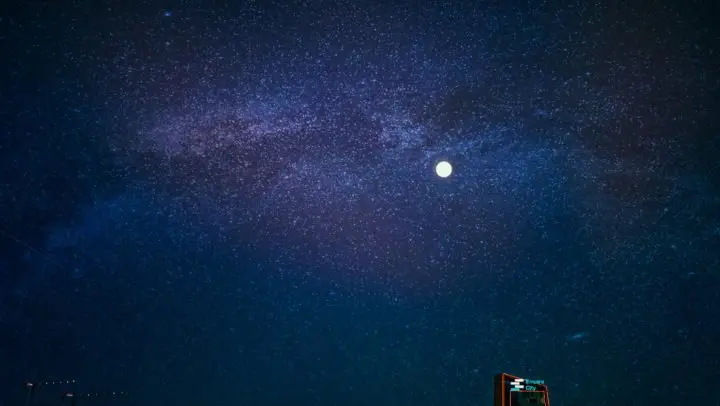 La Luna cubre a Marte ofreciendo un espectáculo celestial