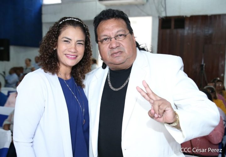 Concejo Municipal reconoce 40 años de trayectoria de Gustavo Leytón